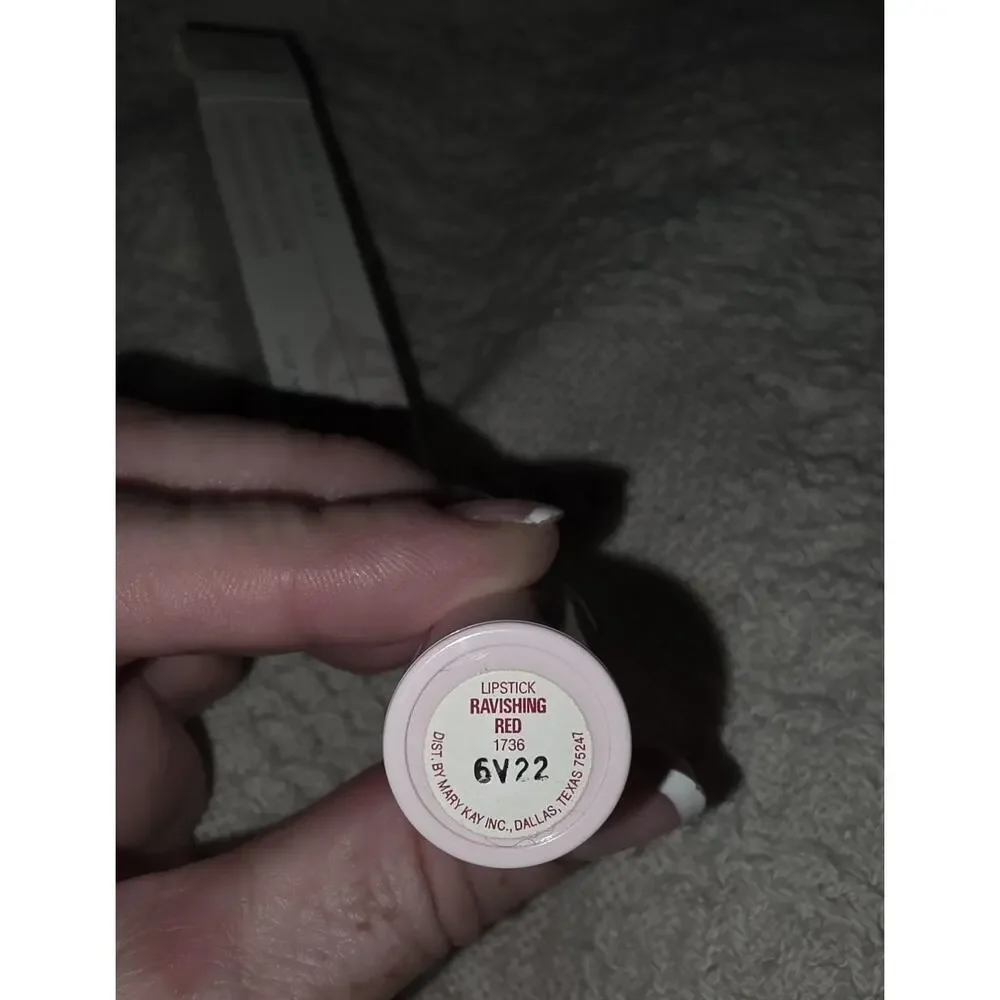 Mary Kay High Profile Creme Lipstick Ravishing Red 4616 .13 oz NIB